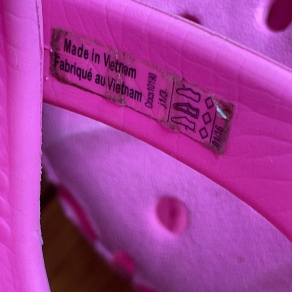 Nicki Minaj Girls Pink Crocs J 1/3 - Picture 7 of 8